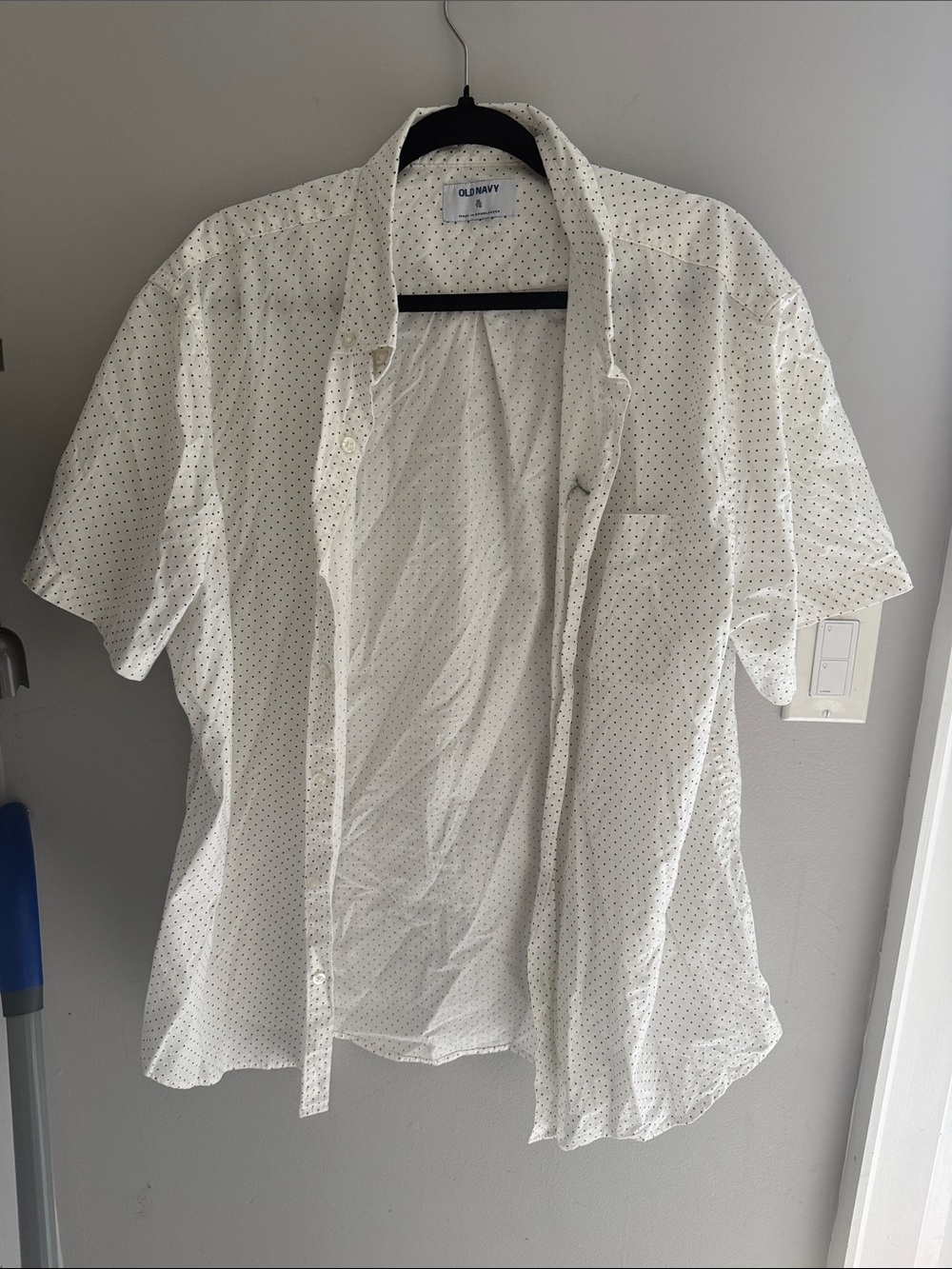 Old Navy White Short-Sleeve Button-Up Shirt with Black Dot Print
